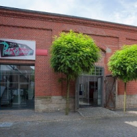 Pole Garage
