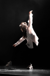 photo-1524580477099-d6ef682e2a2c